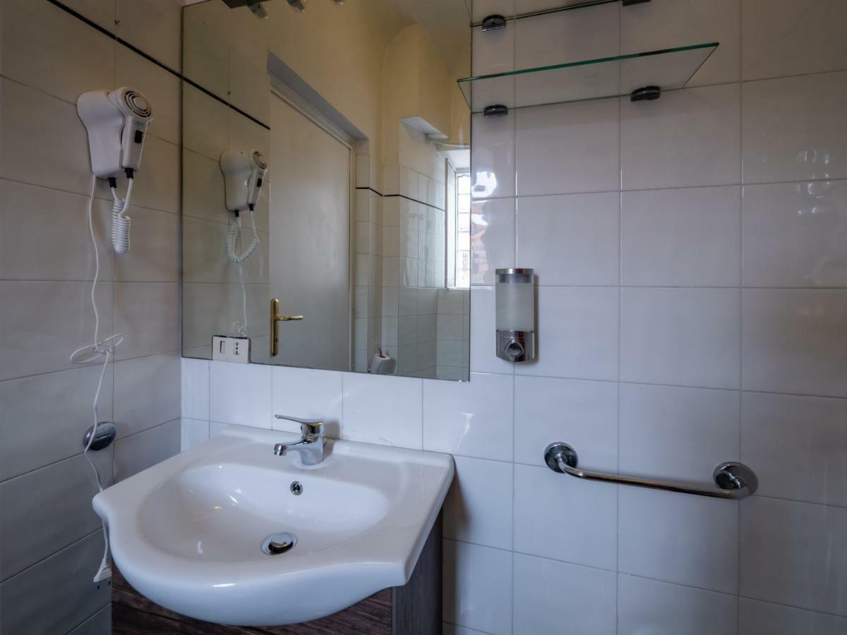 Bed and Breakfast Principe Amedeo à Rome Extérieur photo